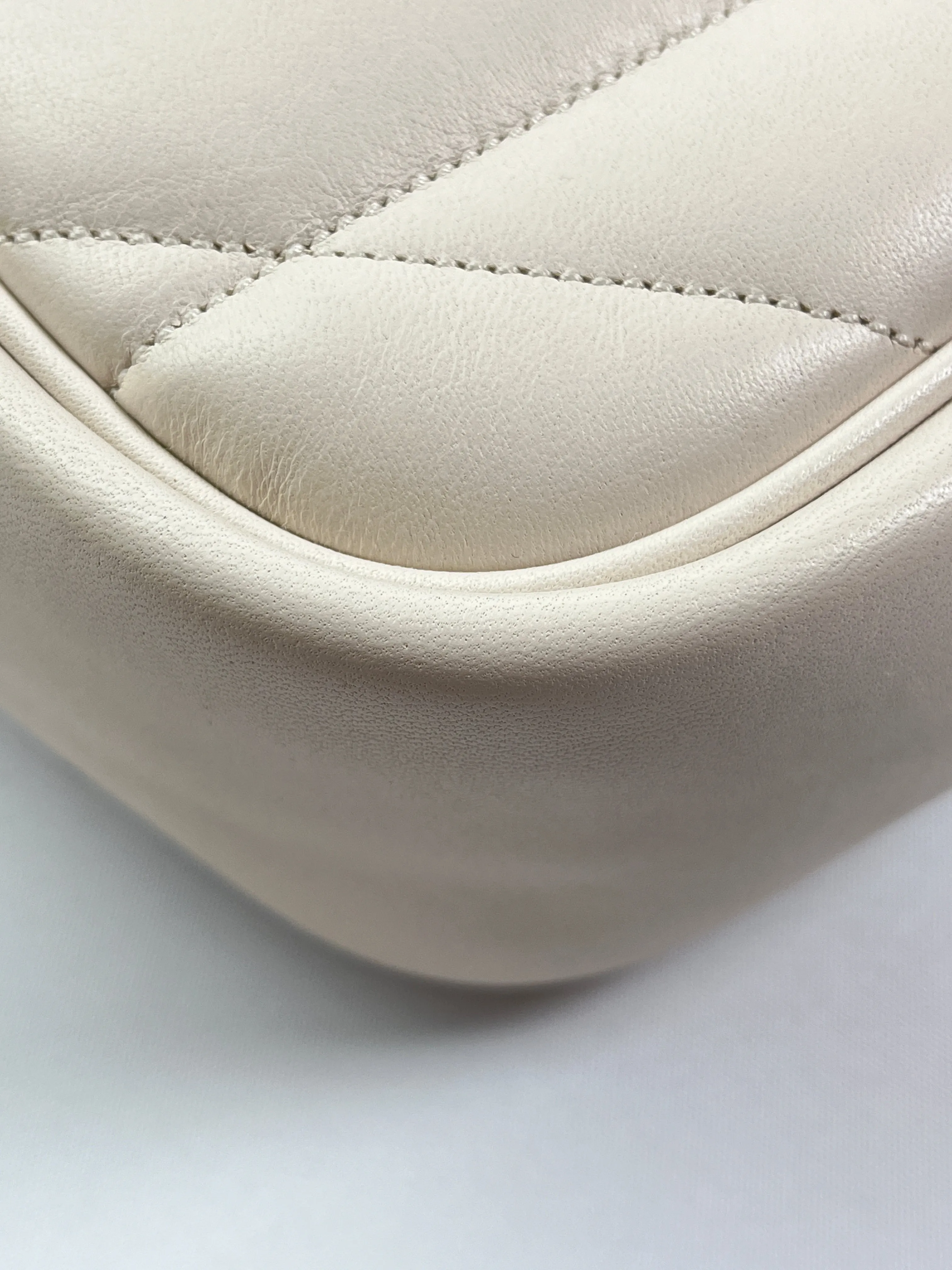 COACH - MADISON QUILTED PILLOW LEATHER BAG IN CHALK