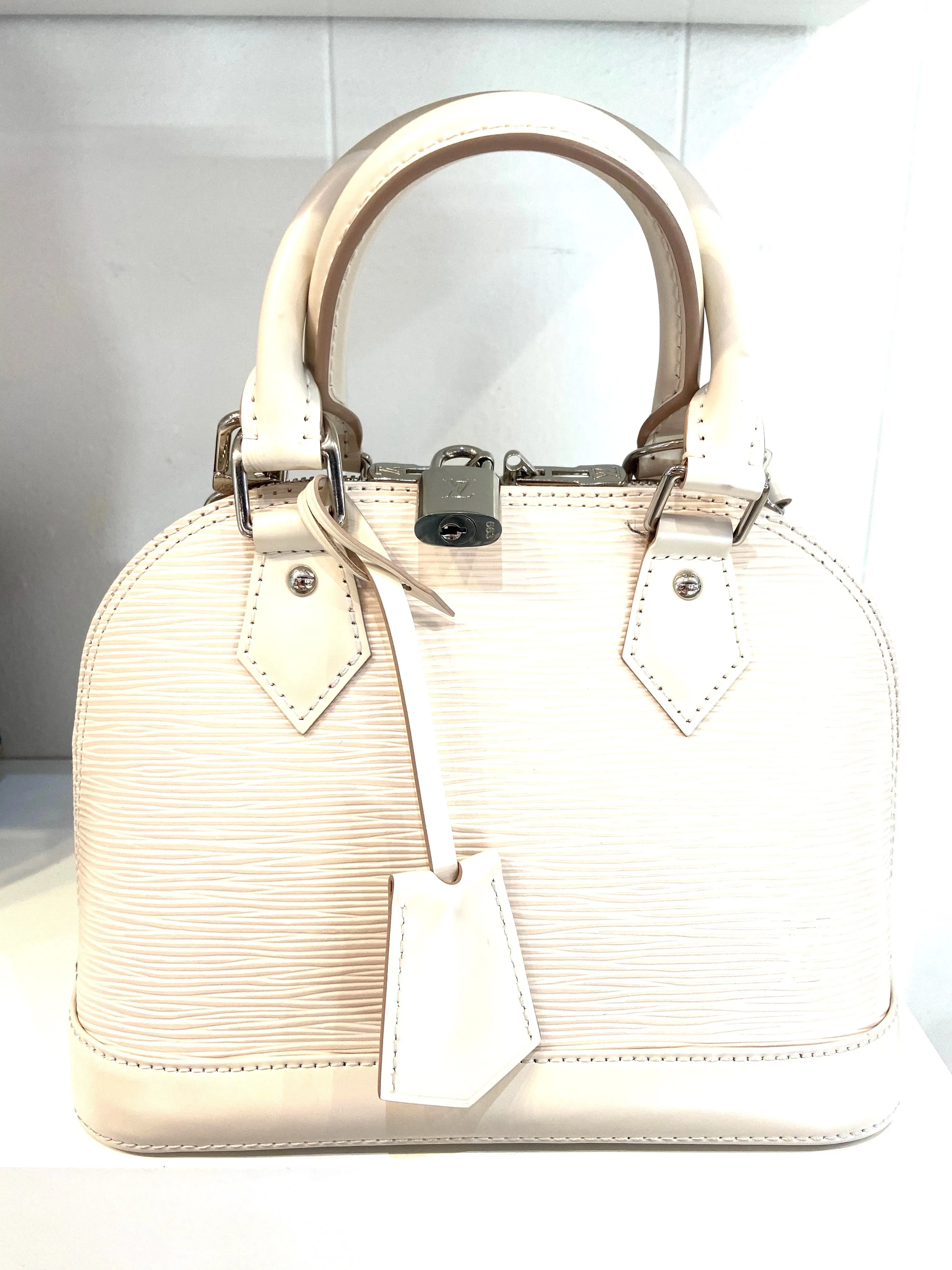 LOUIS VUITTON EPI LEATHER ALMA BB WHITE QUAERZ