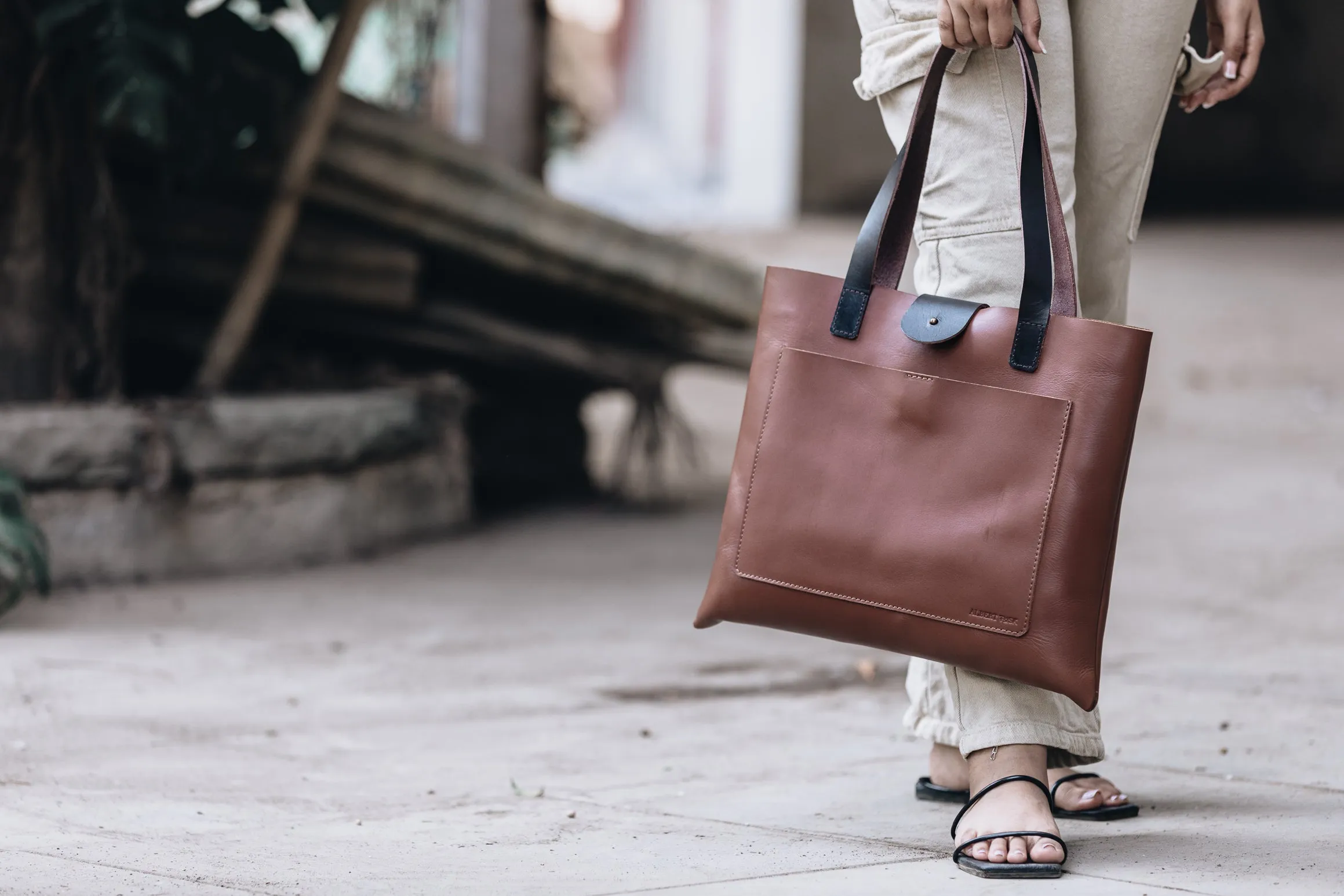 The Flat Tote